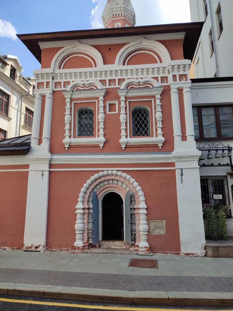 Храм преображения господня в старом беляево. Храм в старом беляеве. Могилев спасо-преображенский собор. Храм преображения в беляево. Церковь иосифа волоцкого в москве.