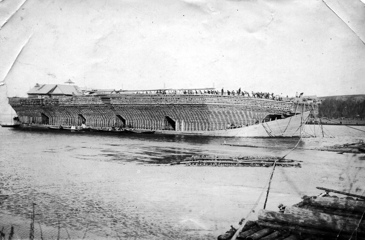 Волжские "беляны", примерно так выглядел Ноев ковчег.