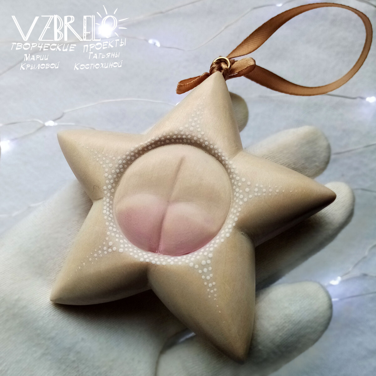 Золотой воин голд лайтан. Gold toy. Паровозик томас сзади. Золотой медведь игрушка. Золотой мишка.