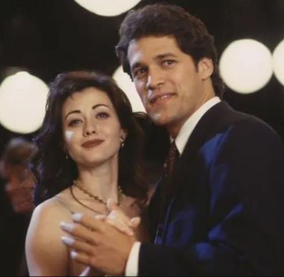 Дэвид Гейл и Шеннен Доэрти, сыгравшие в «Беверли-Хиллз 90210» жениха и невесту, Стюарта Карсона и Бренду Уолш / Фото: Fox Network