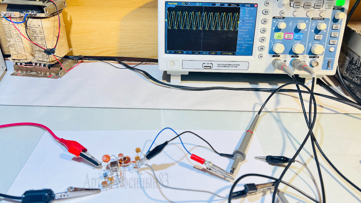 Чм передатчик 100 мгц. Передатчик частотной модуляции. Передатчик частотной модуляции. Схема передатчика с частотной модуляцией. Усилитель на транзисторе кт315 схема.