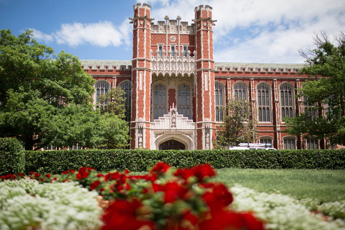 University of Oklahoma — государственный исследовательский университет, расположенный в г. Норман, штат Оклахома. Самое большое высшее учебное заведение в штате Оклахома. Выпускники университета успешно трудоустраиваются в ведущих компаниях и организациях - Google, Microsoft, Apple, Amazon, Facebook, Netflix, Johnson & Johnson, Pfizer,  Mercedes-Benz, Volkswagen, Toyota и другие. По данным статистики университета на 2019 год, уровень трудоустройства выпускников University of Oklahoma составляет более 90%. 