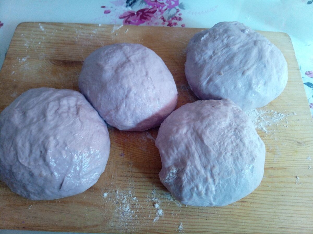 Закипевшая вода для пельменей. Пельмени в кастрюле. Пельмени в кипящей воде. Кастрюля для варки пельменей. Какая вода нужна для пельменей.