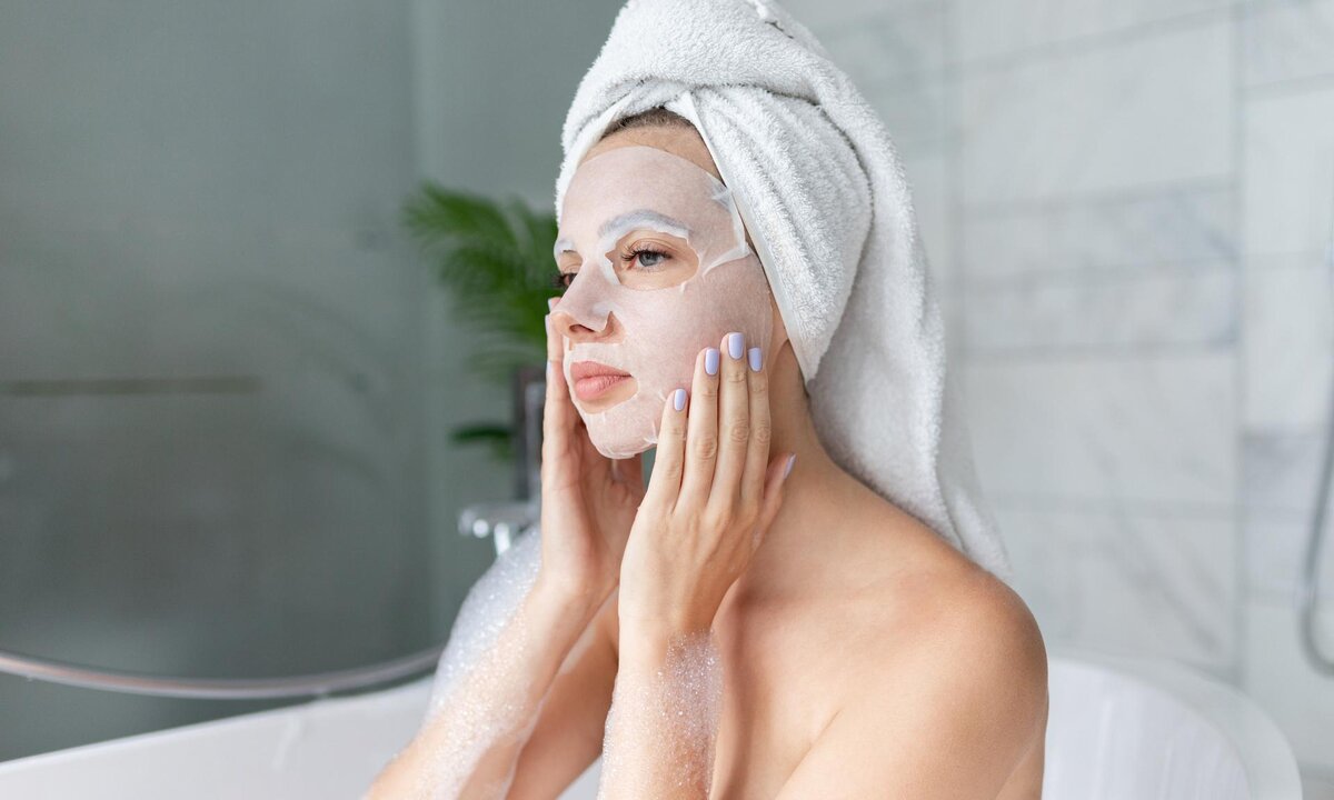 тканевые маски для лица фото. нужно ли мыть лицо после тканевой маски. после тканевой маски кожа жирная. надо ли смывать лицо после тканевой маски. нужно ли умывать лицо после тканевой маски.