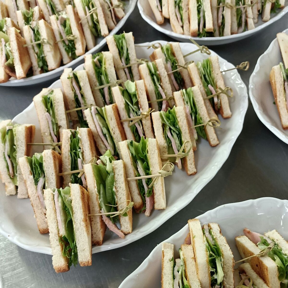 фото из личного архива одного ресторана в Спб. Сэндвич с пряной бужениной