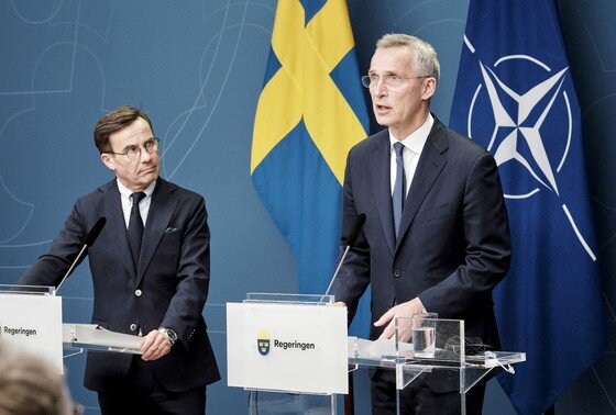    Йенс Столтенберг и премьер-министр Швеции Ульф Кристерссон