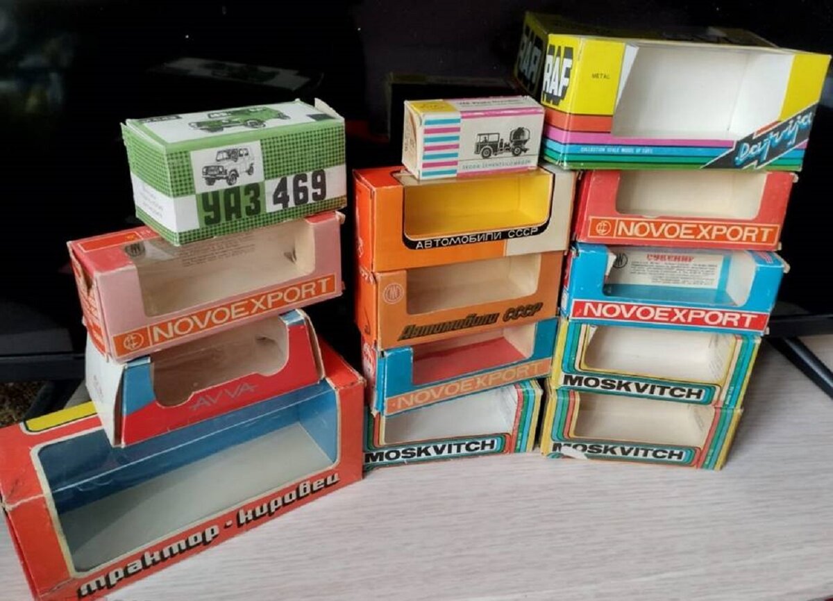 Набор коробок от ранних масштабных моделей СССР. Фото из открытых источников, листаем галерею -->> 