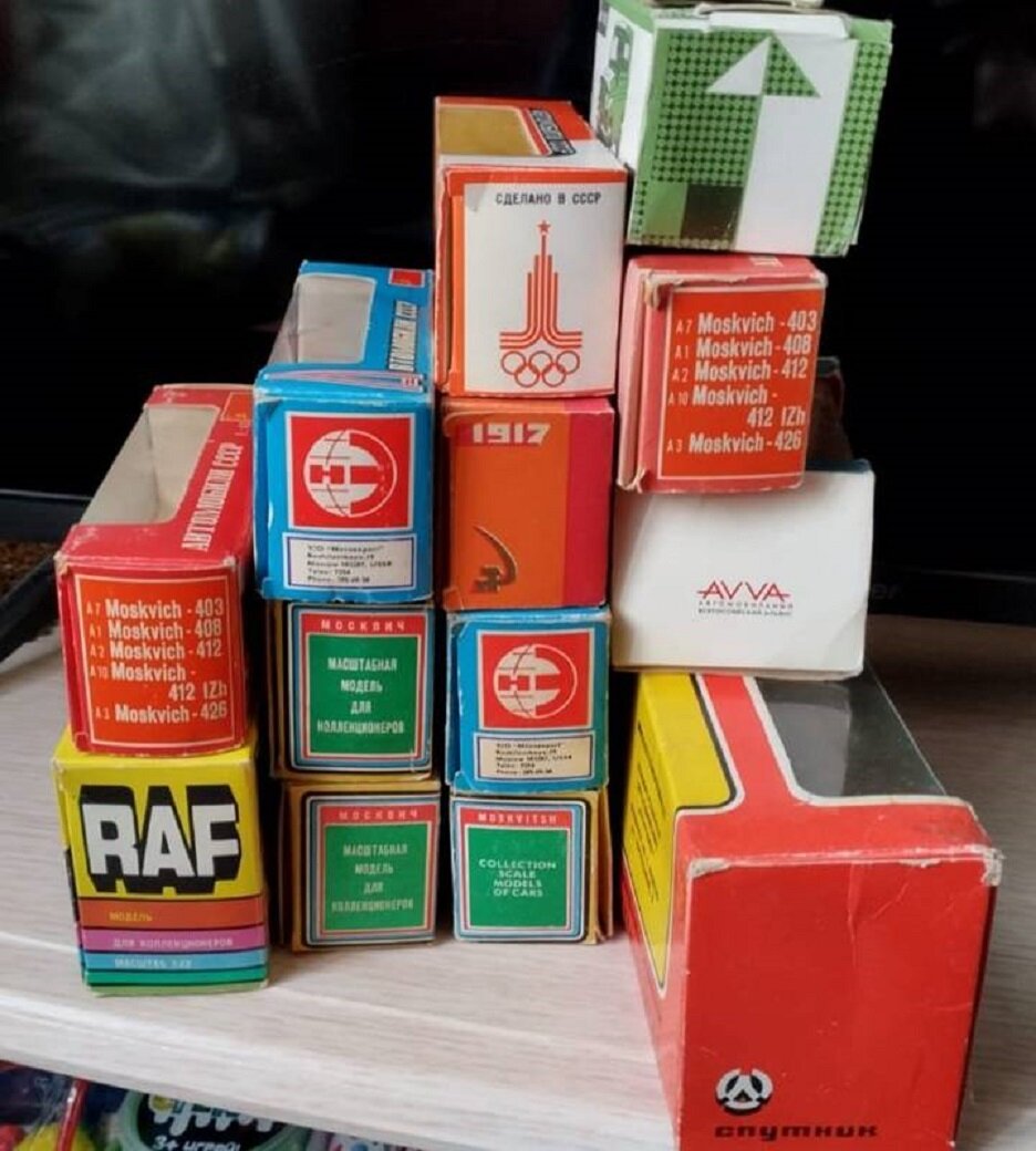 Набор коробок от ранних масштабных моделей СССР. Фото из открытых источников, листаем галерею -->> 