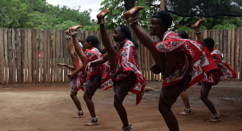 Африка тем и притягательна для российских, американских и европейских путешественников, что является настоящей экзотикой, в сравнении с тем, что они привыкли видеть дома.-6