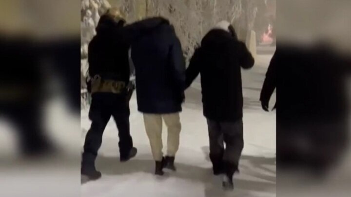 Фото: Момент задержания подозреваемого в убийстве/ ГУ МВД России по Республике Саха (Якутия) 