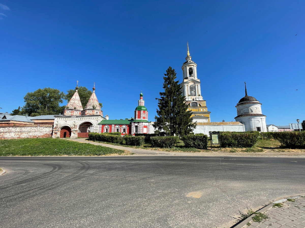 Суздаль монастырь фото. Суздаль монастырь фото. Покровский собор покровского монастыря в суздале. Суздальский покровский женский монастырь. Александровский мужской монастырь в суздале.