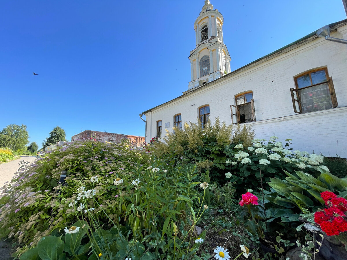 Можно ли приехать в суздаль. Суздаль монастырь осенью. Топ достопримечательностей суздаль. Суздаль город. Суздаль 2020г.