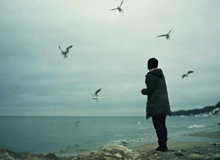 Цитаты про прошлое и будущее. Прошлое в прошлом цитаты. Отпустить прошлое цитаты. Статусы про прошлое. Цитаты о прошлом.