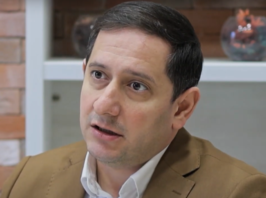    Помощник депутата Госдумы РФ Евгения Бессонова Малик Мамаев //Скрин из видео издания «Блокнот — Ростов»