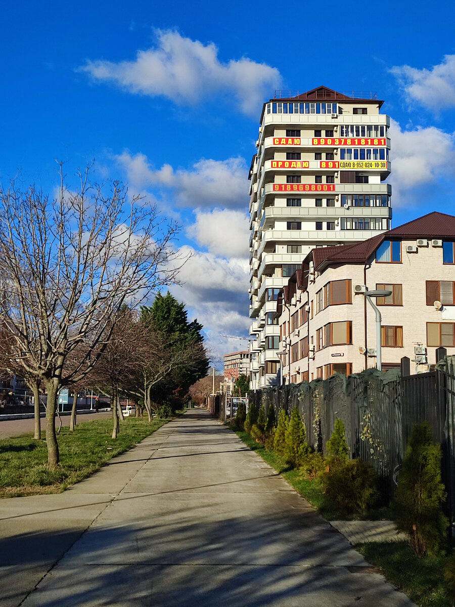 Из плюсов- при отсутствии центрального отопления - меньше коммунальные платежи 