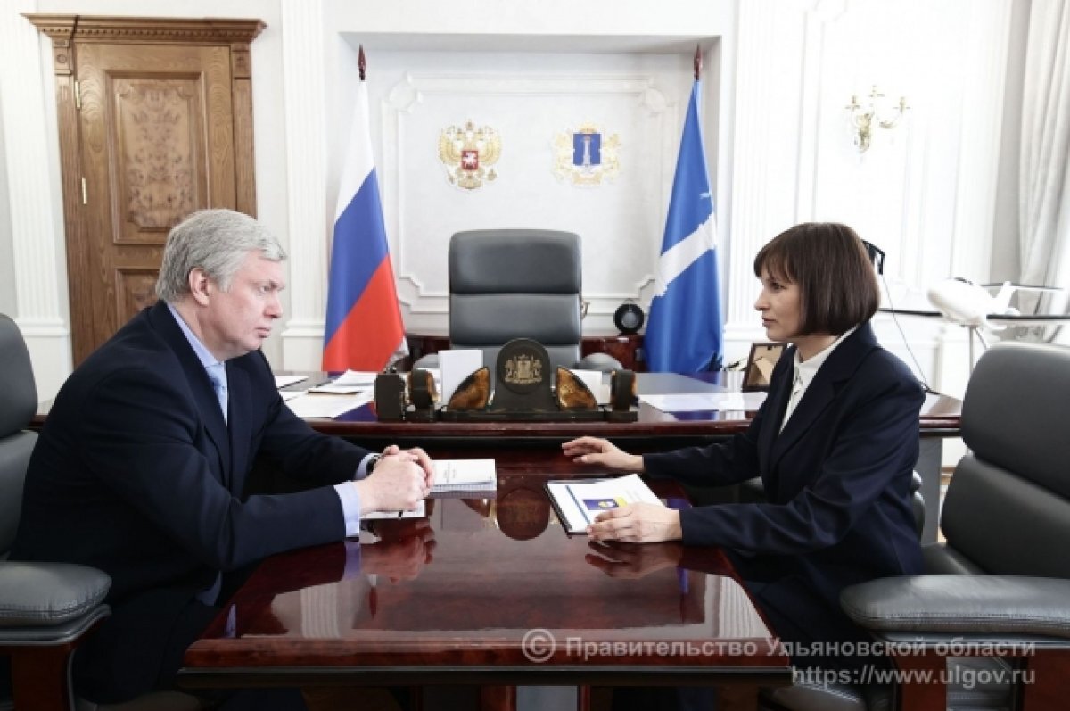    Губернатор провёл встречу с новым главой Николаевского района