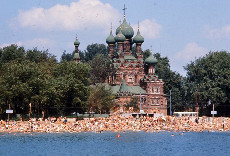 В парке «Останкино», Москва. Фото Валентина Хухлаева. 1978 год