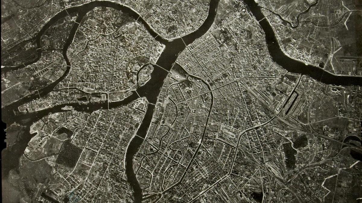    Фрагмент немецкой аэрофотосъёмки Ленинграда августа 1942 года
