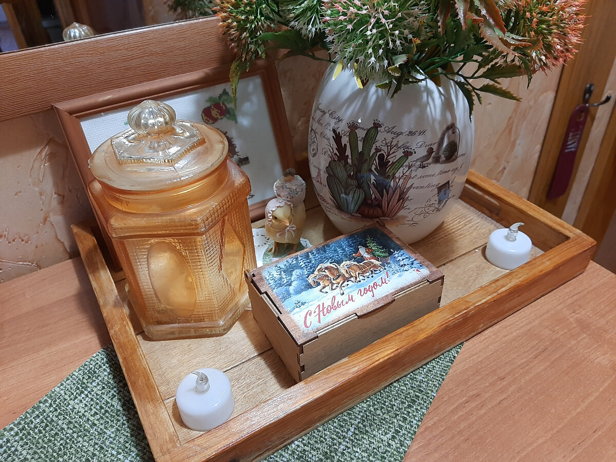 Экспозиция на моём комоде. Надоела. Хочется перемен.