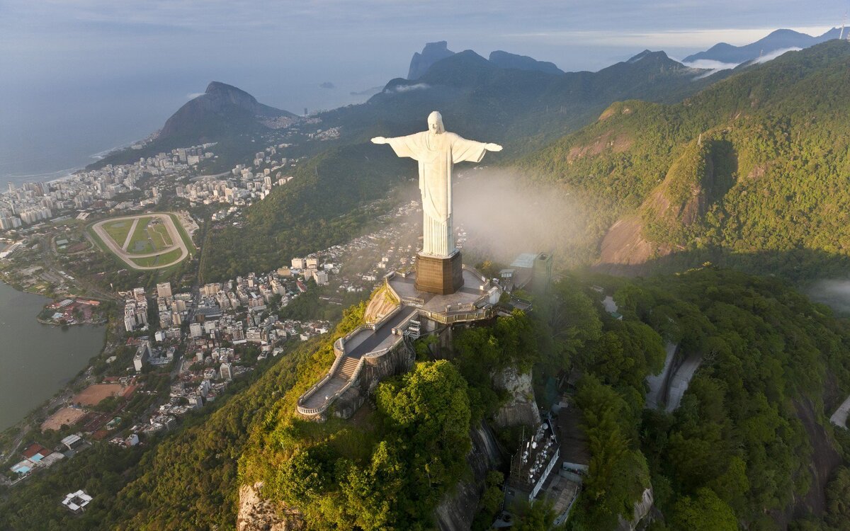 Статуя Христа-Искупителя Бразилия. Южная Америка Рио де Жанейро. Бразилия статуя Христа (Рио-де-Жанейро) внутри. Высота статуи Христа в Рио-де-Жанейро. Виды рио де жанейро