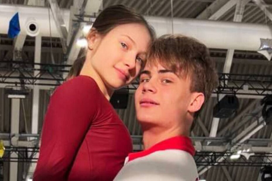     Сильно ударилась головой об лед: 14-летнюю фигуристку Марию Симонову госпитализировали в Москве