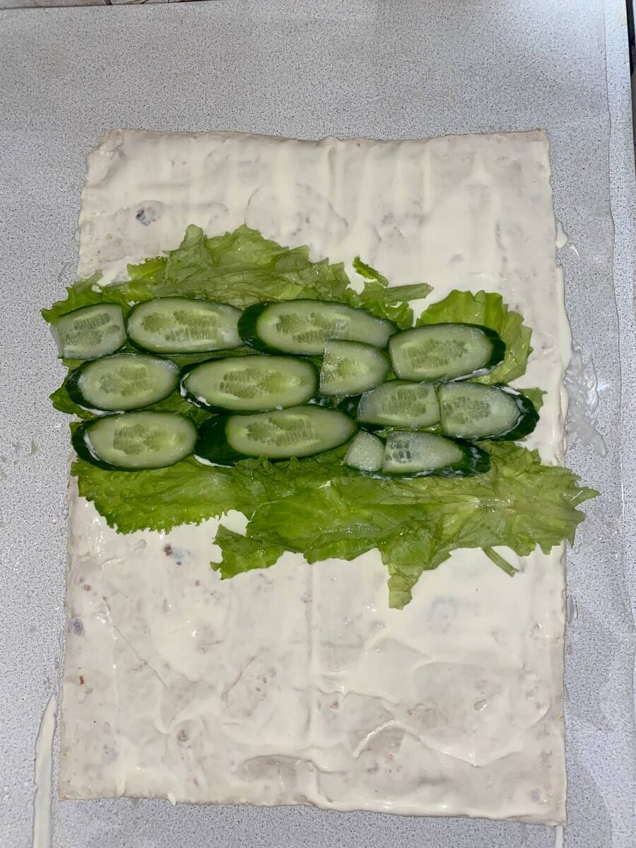 Огуречные рулетики филадельфия. Огуречные роллы с крабовыми. Огуречные роллы с творожным сыром и икрой. Роллы домашние из огурцов. Роллы домашние из огурцов.