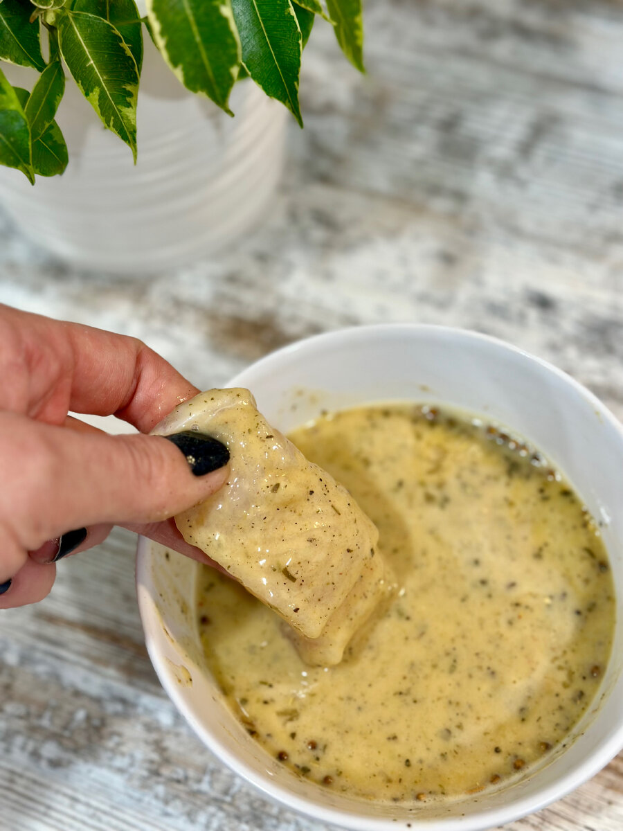 эклеры с рыбой. кляр для жарки молоки на сковороде. горбуша жареная в кляре. горбуша в кляре. рыба орли в кляре.