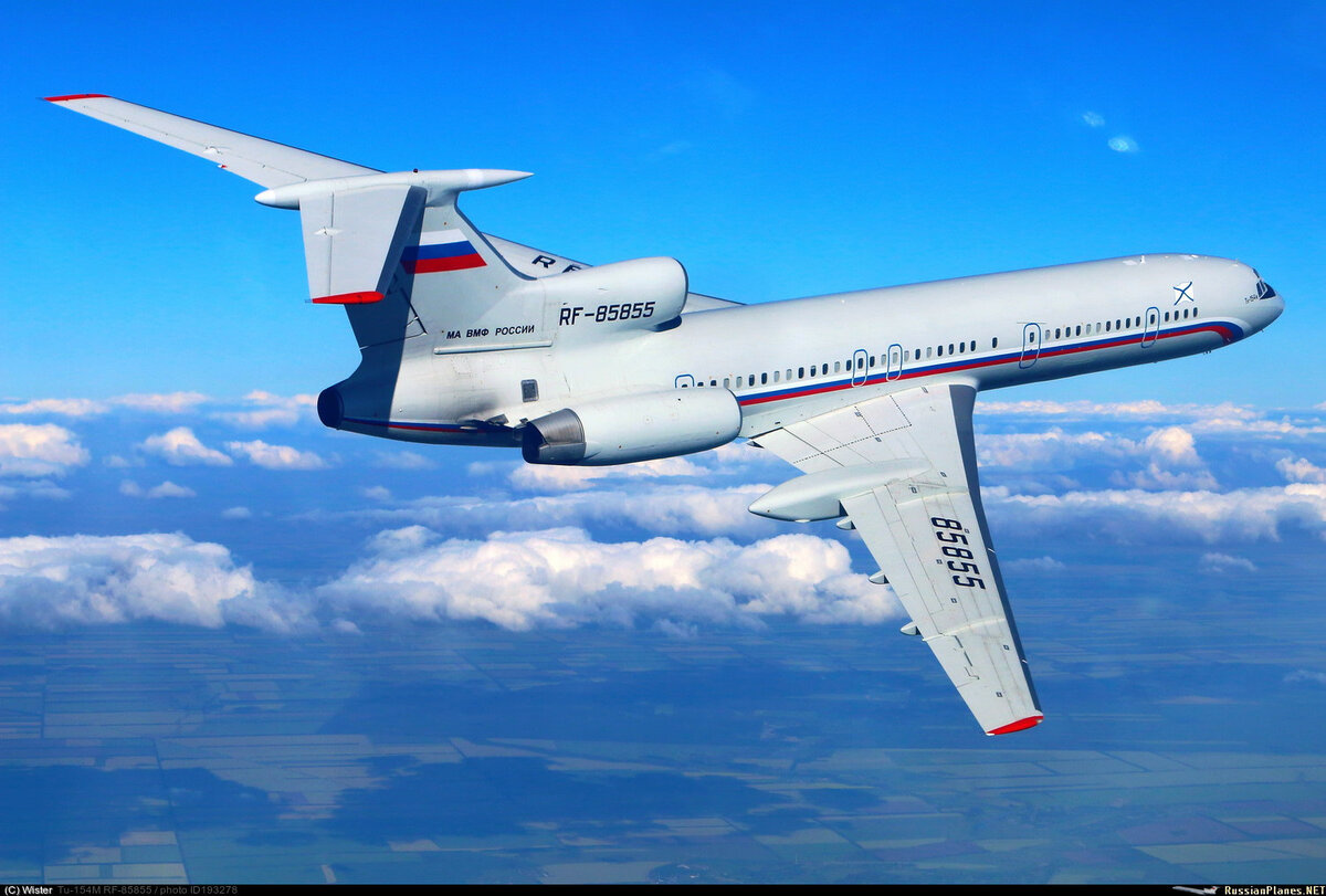Ту-154 в полете.