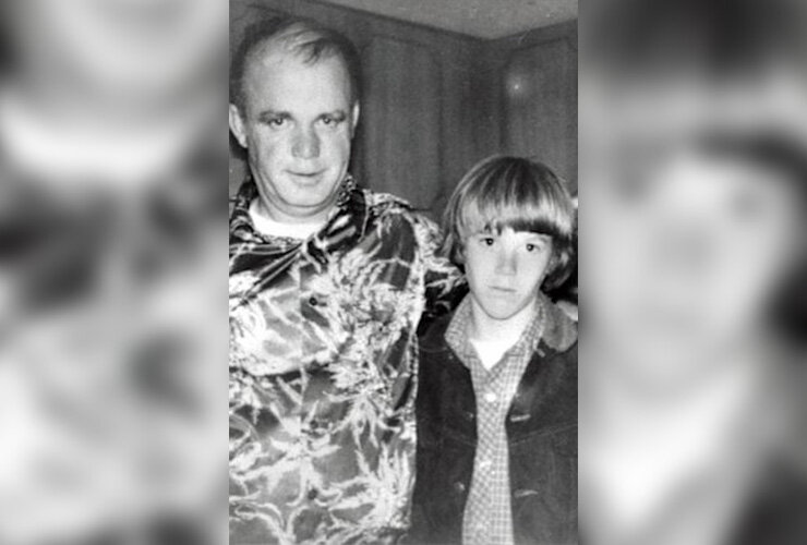 отец двухлетней девочки из новосибирска. украли ребенка из детского сада. забрать ребенка из детсада. сергей рязанов чита. похищение ребенка отцом.