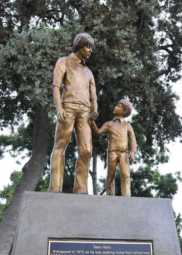 Похититель из будущего. Гостья фильм 2013. Попала – не пропала, или мой похититель из будущего. Мой похититель из будущего. Макс айронс в фильме гостья.