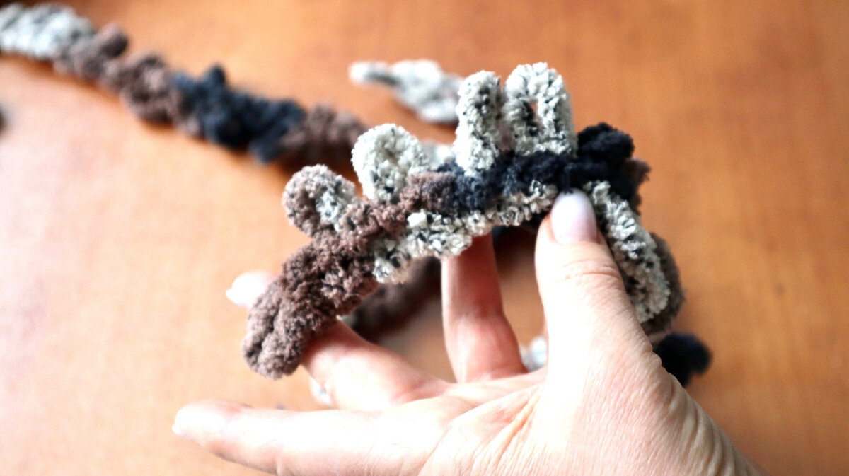 какие изделия можно связать. красивые вязаные вещи. корзины из трикотажной пряжи. какие изделия можно связать. коврик из остатков пряжи.