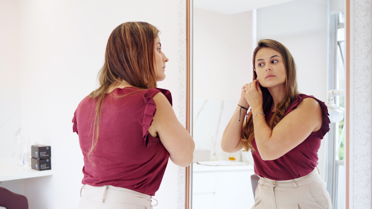    Зеркало – один из индикаторов чистоты в доме для любого гостя и для вас самих. Если оно грязное – это сразу заметно.GettyImages
