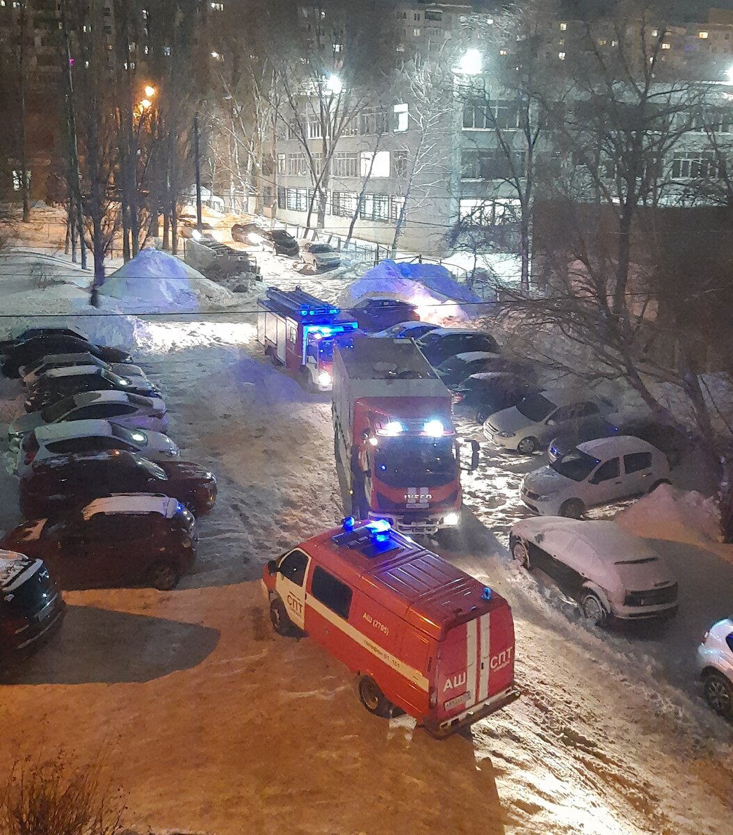 Пожарные приехали по вызову на наш адрес