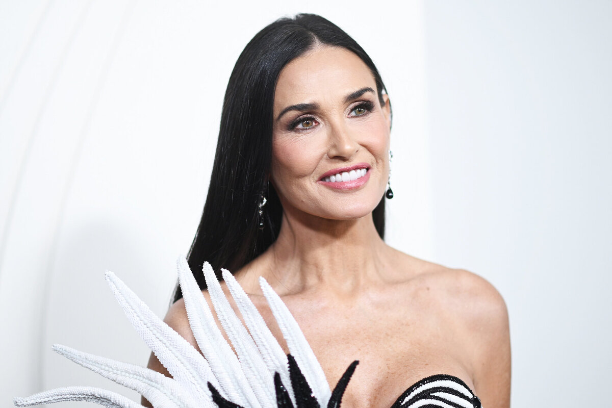 при какой температуре вызывать скорую. со скольки врач ходит по вызовам. сроки ожидания медицинской помощи. со скольки врач ходит по вызовам. как вызвать врача на дом.