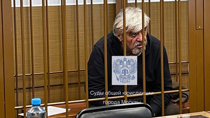 парень идет. я в втором городе живу. я могу тебя очень ждать долго-долго и верно-верно стихи. вид на храм христа спасителя и кремль. шутки про краснодар.