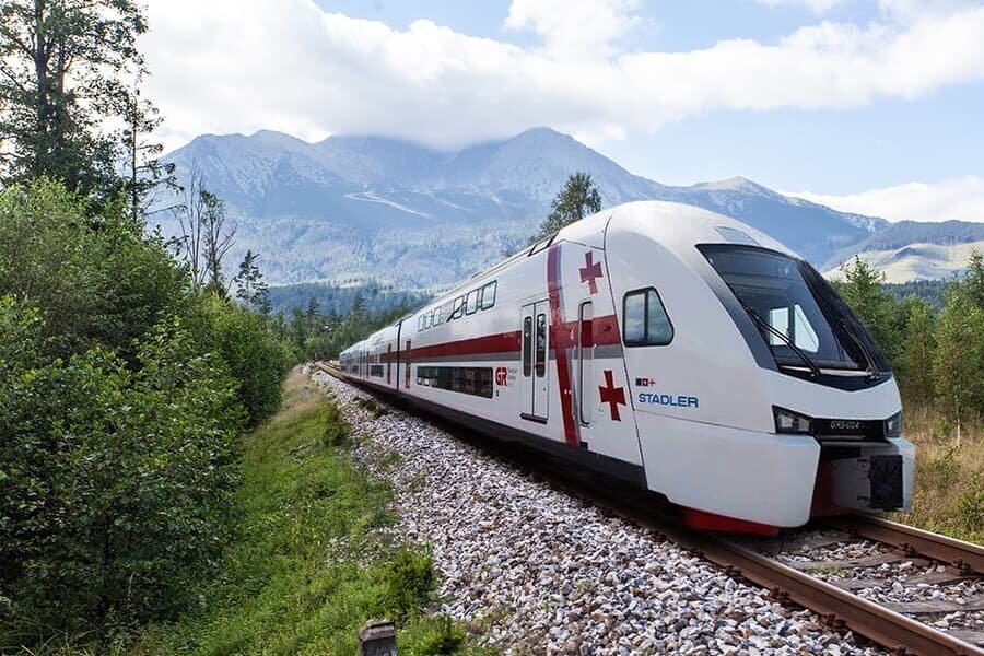 Жд батуми. Поезд Штадлер Грузия. Stadler поезд Тбилиси Батуми. Железная дорога Тбилиси Батуми. Поти Тифлис железная дорога.