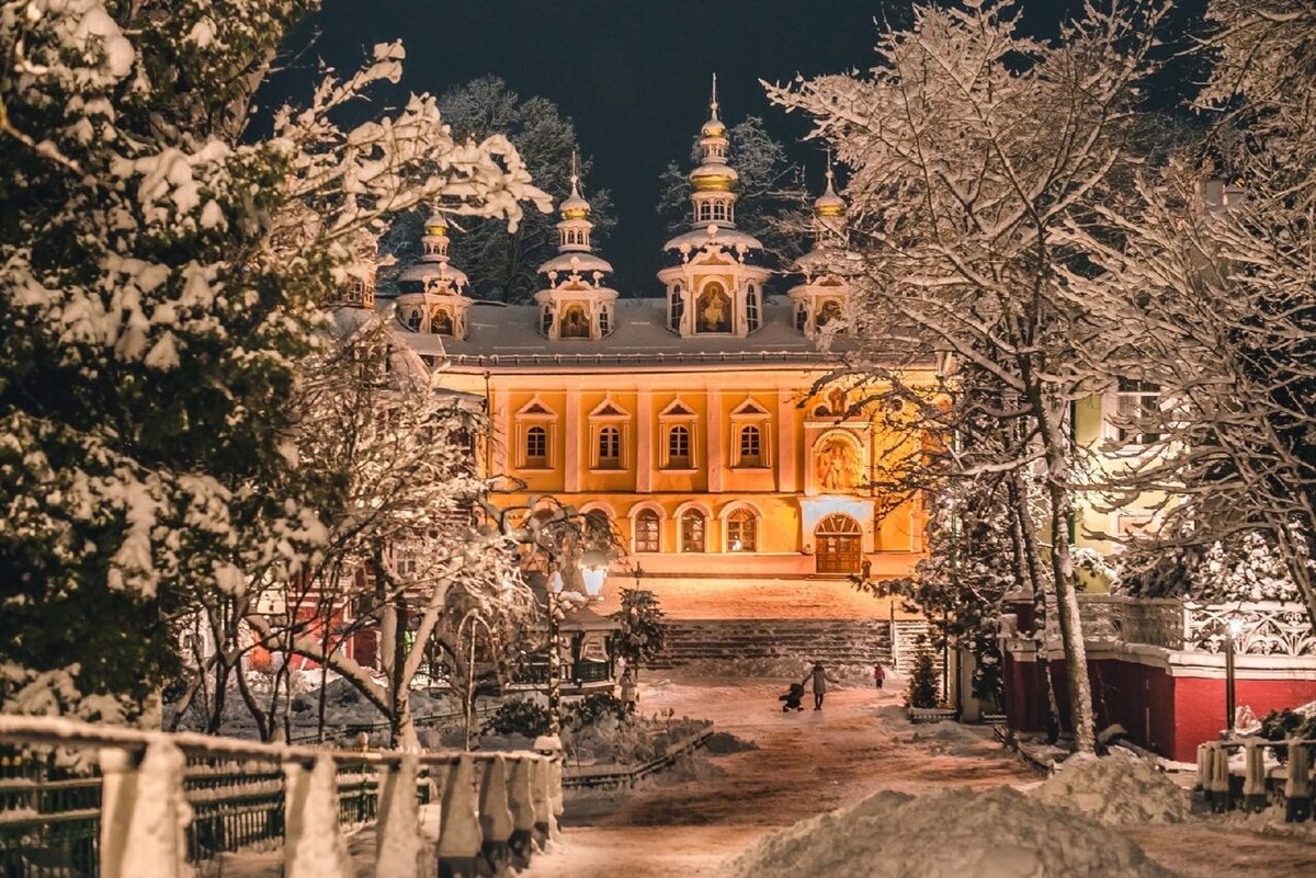 Псково печерский монастырь зимой фото