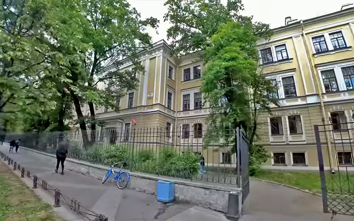 родильный дом им. В. Ф. Снегирёва на улице Маяковского. Здание построено в 1771 году по приказу Екатерины 2