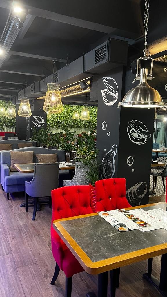 Сочетание нескольких цветов разной палитры немного портит вид