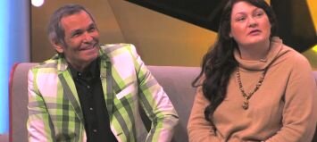 фокус с распиливанием человека. разрезал ассистентку на шоу. неудачный фокус с распиливанием человека. шоу удиви меня фокус с распиливанием человека. фокус пошёл не по плану.