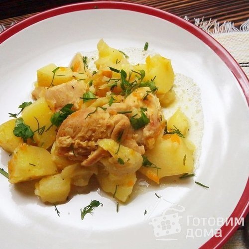 Тушёная картошка с курицей и грибами