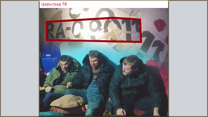 Любимый на пороге. Кто-то уходит. Мужчины плачут в тишине. Одинокая женщина. Боль разлуки.