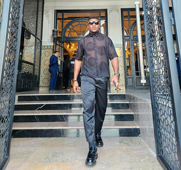    Фрэнсис Нганну. Соцсети