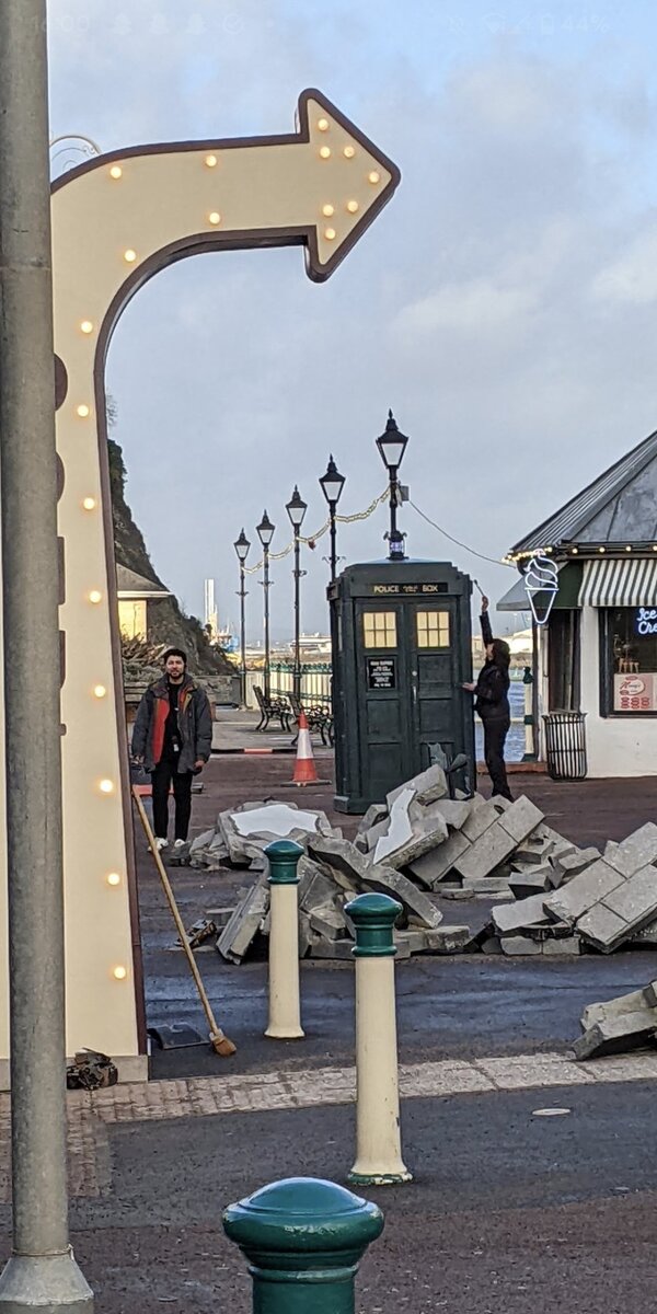     Кадр со съемок 2 сезона сериала «Доктор Кто» (2025)