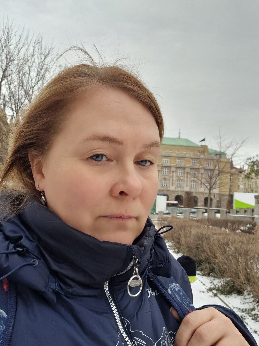 а это я после консульства. И вроде рада, что подала документы, но...