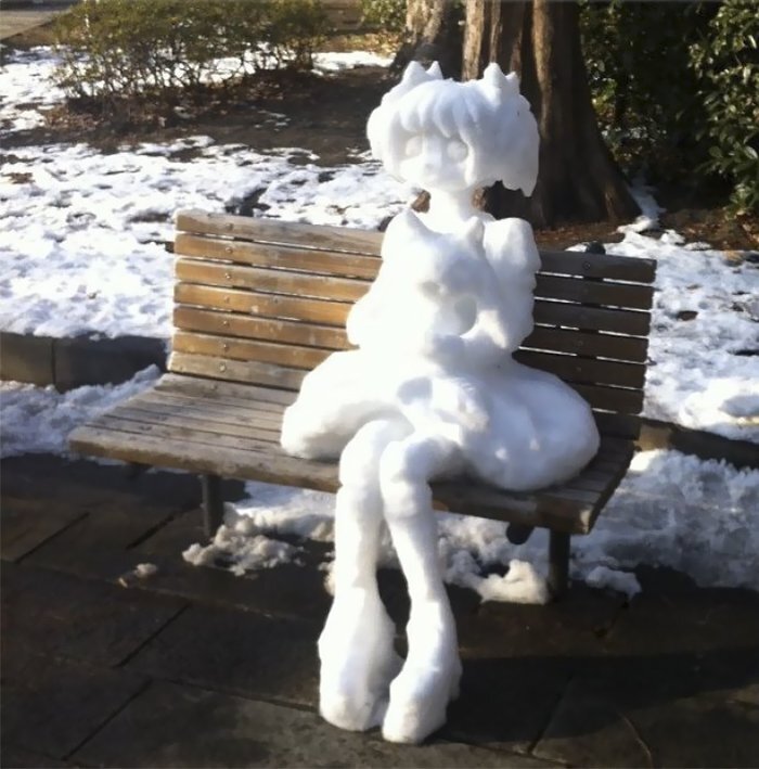  В то время, когда все нормальные и не очень студенты подготавливают свои тщедушные организмы к Дню студента (сегодня Татьянин день), снежные скульптуры отмечают свою дату.-2