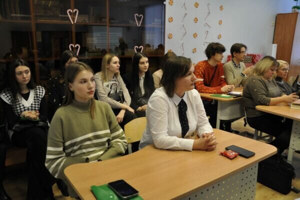    Молодые учителя на одном из открытых уроков