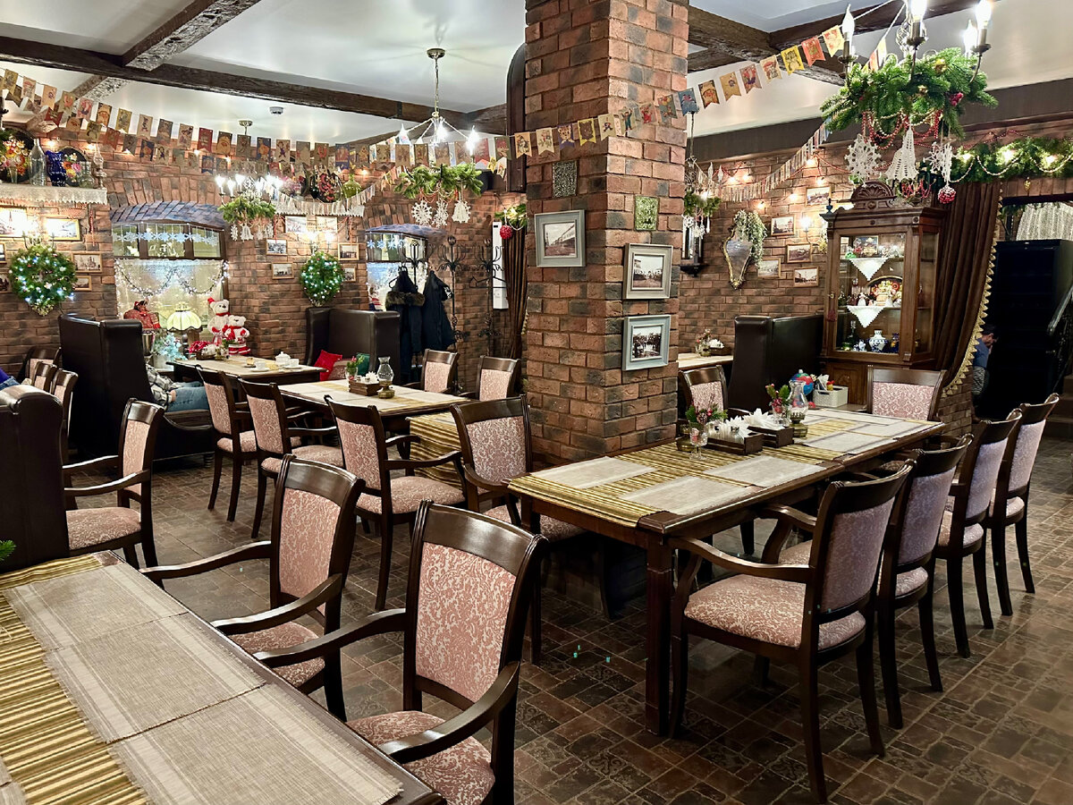 Какие заведения общественного питания. Шеф повар с блюдом. Современная столовая. Повар в ресторане. Кафе в москве.