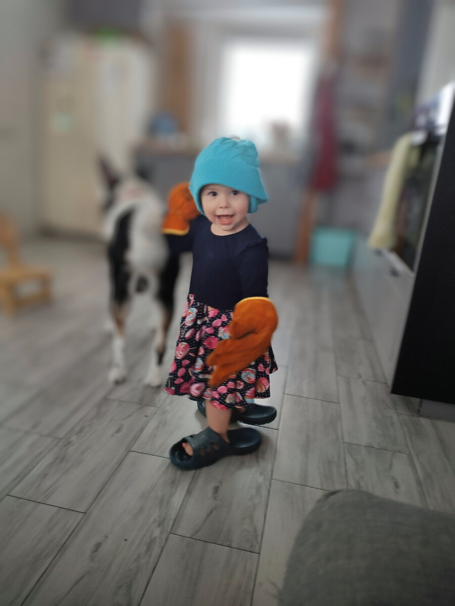 Василиса в платье с аксессуарами :)