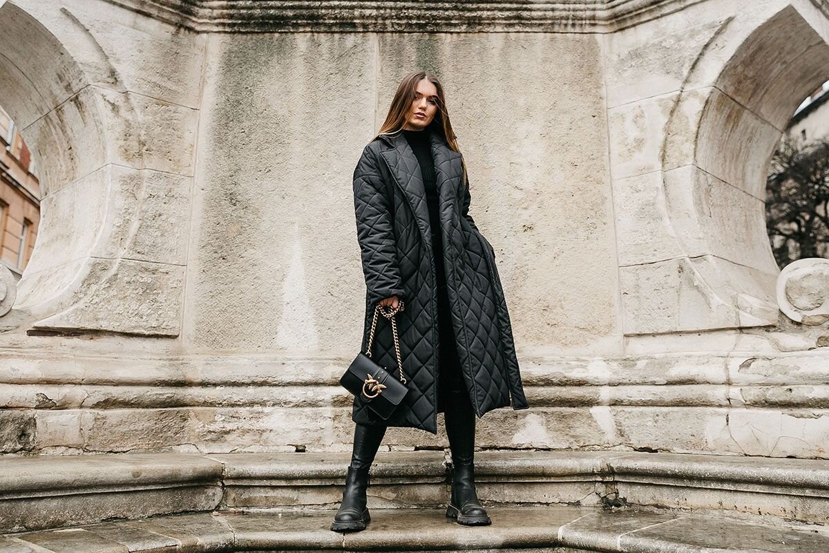 Пальто женское для невысоких. Женское пальто. Фасон пальто по типу фигуры. Пальто для перевернутого треугольника. Пальто для фигуры перевернутый треугольник.